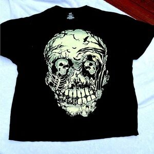 Men’s 2XL Halloween spooky skull t shirt glow in the dark graphic print black